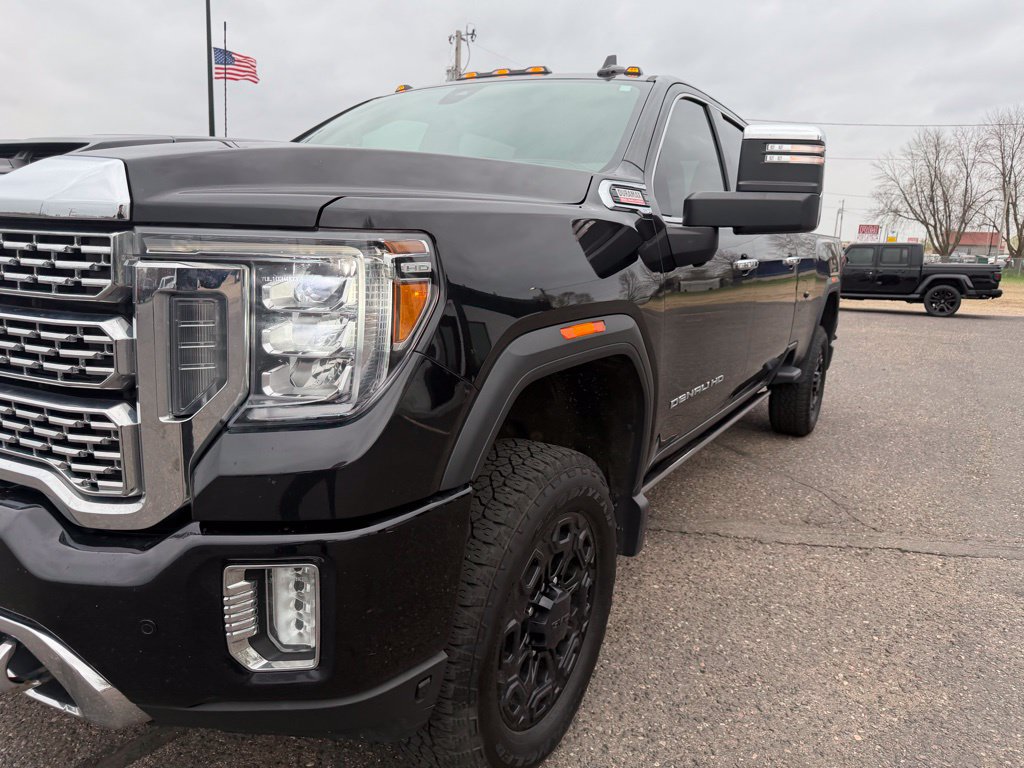 Used 2022 GMC Sierra 2500 Denali w/ Denali Black Diamond Edition AWD/4WD image 15