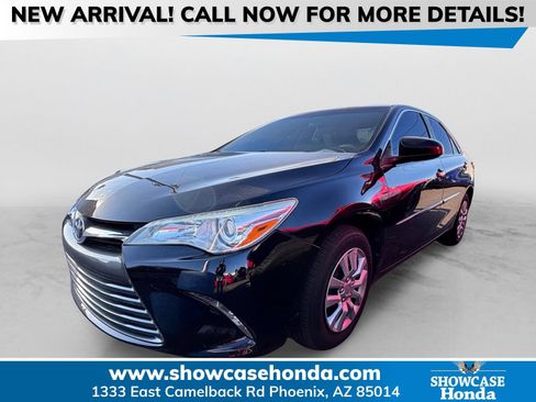 Used 2017 Toyota Camry FWD image 1