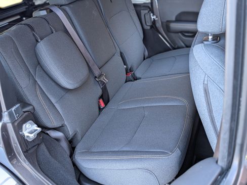 Used 2025 Jeep Wrangler Sahara image 19