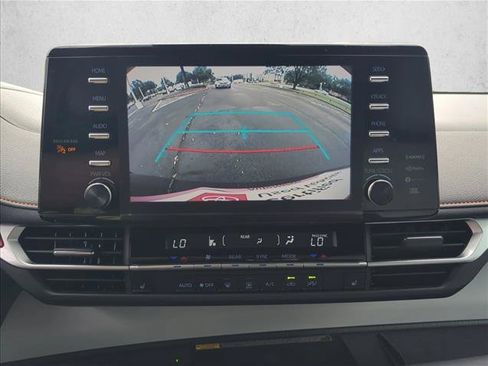 Used 2024 Toyota Sienna XSE w/ XSE Plus Package FWD image 18