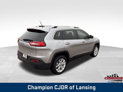 Used 2018 Jeep Cherokee Latitude image 9