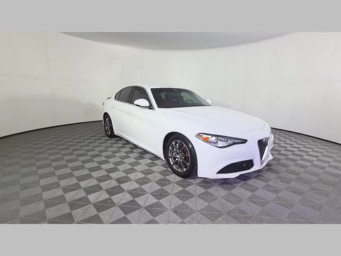 Used 2020 Alfa Romeo Giulia RWD image 52