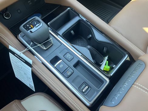 New 2026 Nissan Pathfinder Platinum FWD image 8