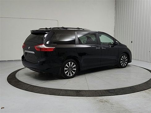 Used 2020 Toyota Sienna Limited Premium image 7