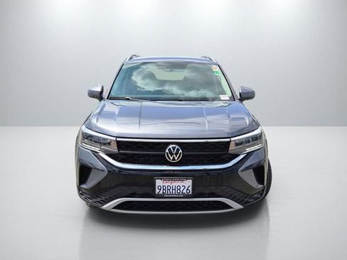 Used 2022 Volkswagen Taos SE FWD image 3
