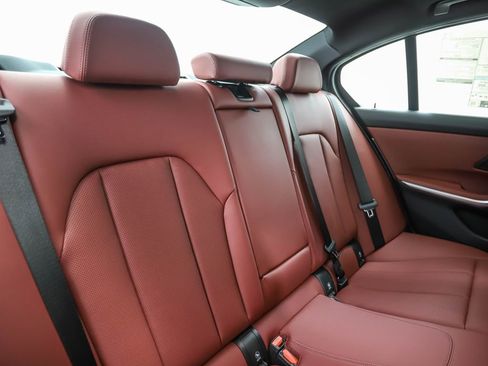 Used 2025 BMW 330i xDrive Sedan w/ Premium Package image 27