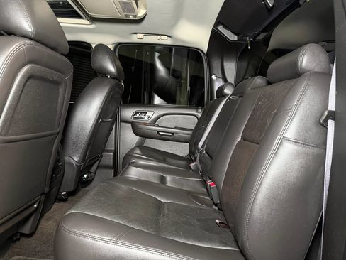Used 2013 Chevrolet Avalanche LTZ RWD image 27