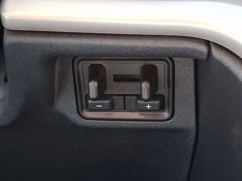 Certified 2025 Ford Expedition Active image 27