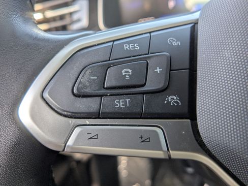 Used 2025 Volkswagen Jetta SE FWD image 24
