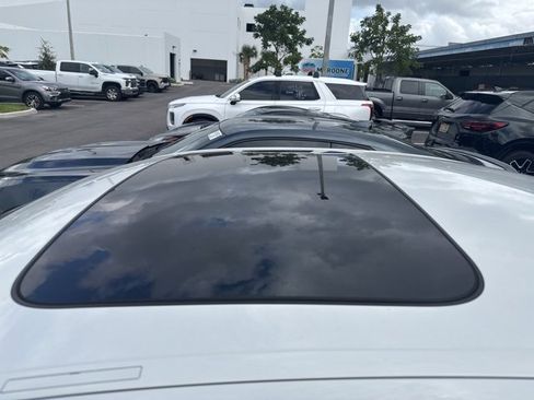 Used 2018 BMW 530e 530e iPerformance image 14