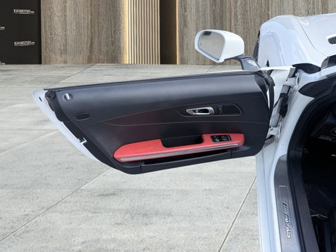 Used 2018 Mercedes-Benz AMG GT Roadster image 37