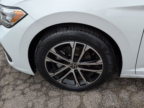 Used 2022 Volkswagen Jetta Sport image 3