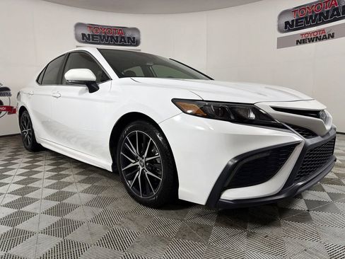 Used 2022 Toyota Camry SE w/ Audio Upgrade Package image 1