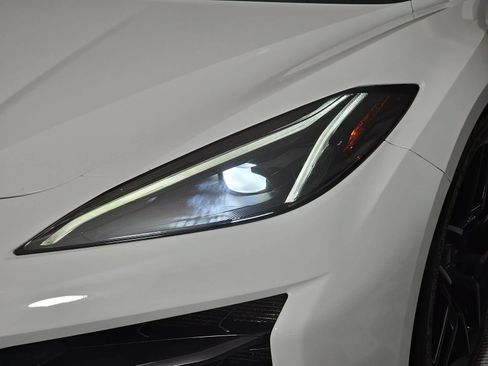 Used 2025 Chevrolet Corvette Z06 RWD image 25