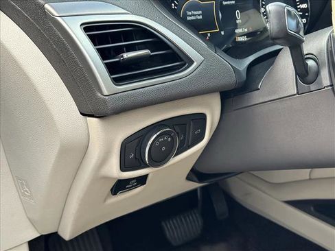 Used 2017 Lincoln MKZ Premiere image 18