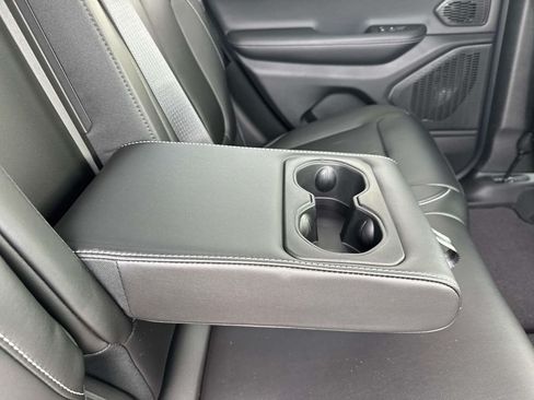 New 2026 Jeep Grand Cherokee Limited RWD image 24