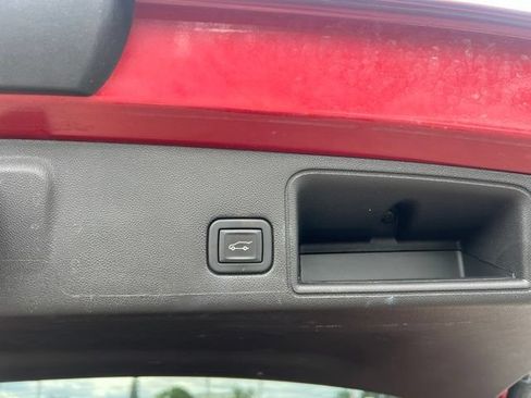 Used 2024 GMC Terrain SLE w/ Driver Convenience Package AWD/4WD image 16