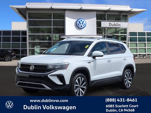 Certified 2023 Volkswagen Taos SE w/ Panoramic Sunroof Package FWD image 8