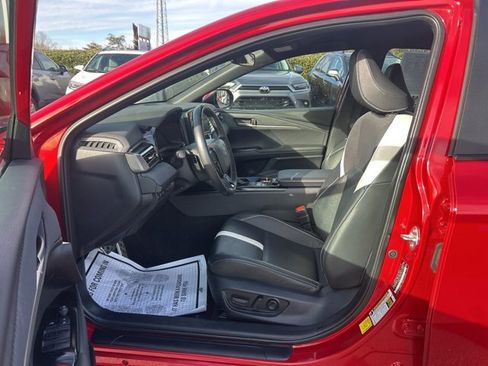 Used 2025 Toyota Camry SE image 11