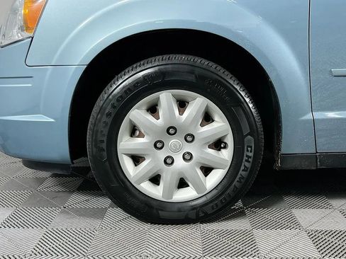 Used 2008 Chrysler Town & Country LX image 29