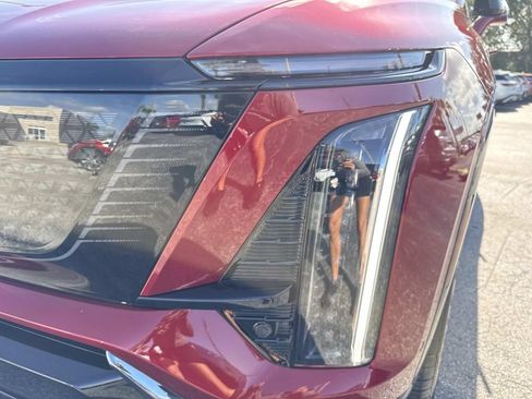 New 2027 Cadillac Vistiq Sport w/ LPO, Floor Liner Package AWD/4WD image 9