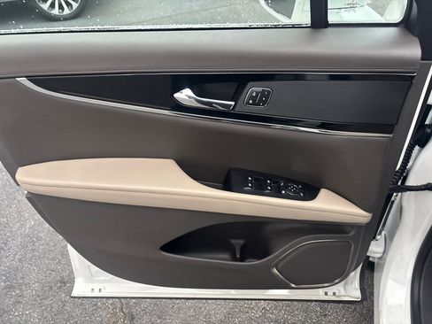 Certified 2023 Lincoln Nautilus FWD w/ Premium Package image 11