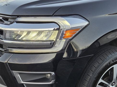 Used 2023 Ford Expedition Limited image 5