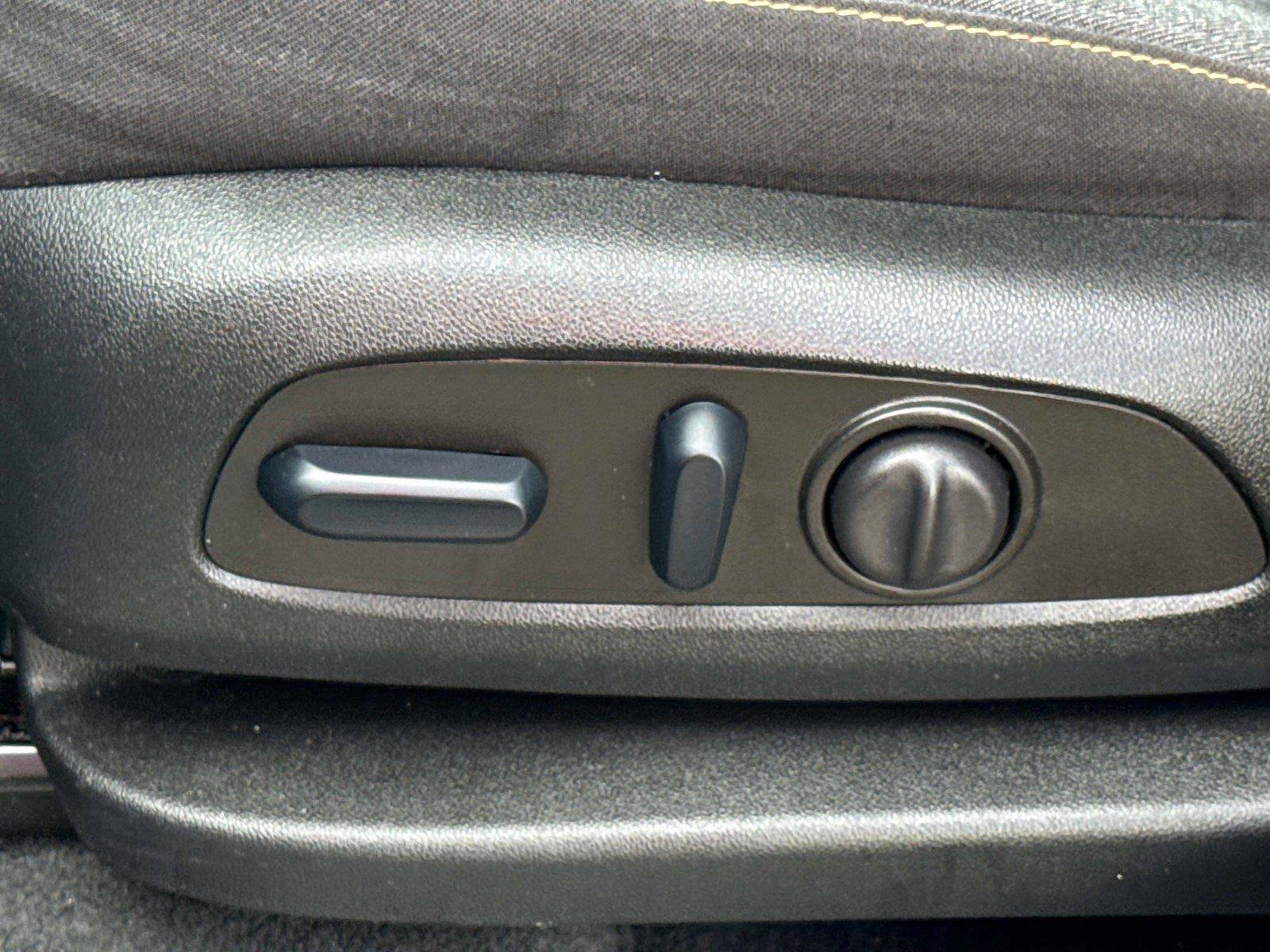 Used 2024 Chevrolet Equinox LT FWD image 21