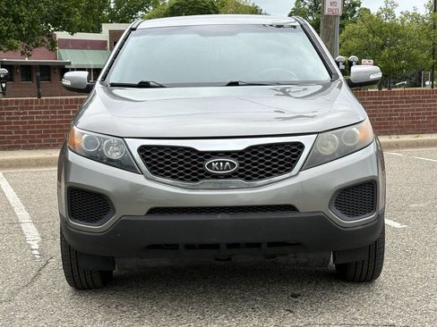 Used 2012 Kia Sorento LX w/ Third Row Pkg image 4