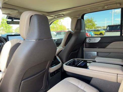 Used 2024 Lincoln Navigator Reserve image 27