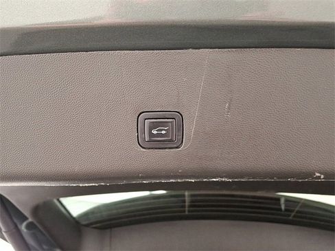 Used 2022 Chevrolet Traverse LT image 30