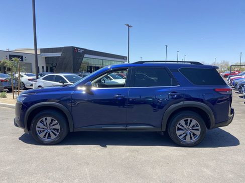 Used 2025 Nissan Pathfinder SV FWD image 4
