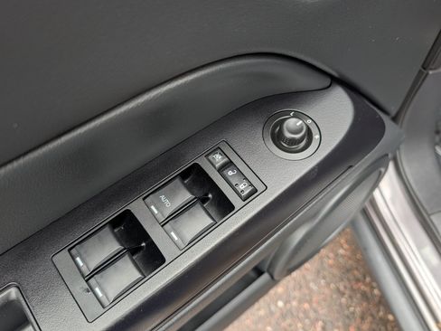 Used 2014 Jeep Patriot Latitude AWD/4WD image 20