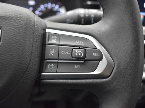 Used 2025 Jeep Compass Limited image 23