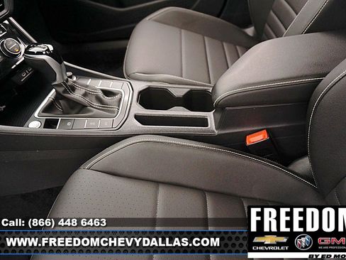 Used 2024 Volkswagen Jetta SE FWD image 27