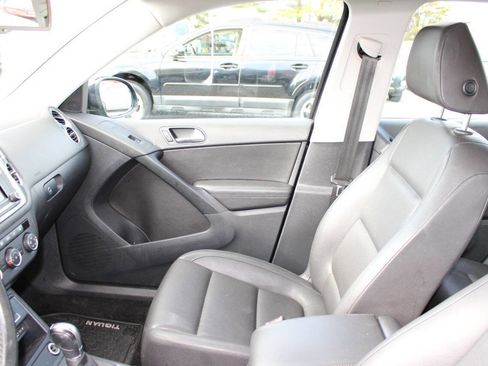 Used 2017 Volkswagen Tiguan S image 14