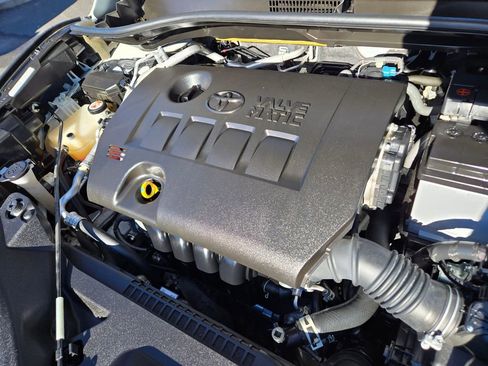 Used 2021 Toyota C-HR Limited image 16