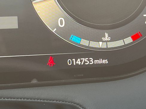 Used 2025 Land Rover Range Rover Sport SE image 20