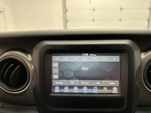 Used 2021 Jeep Wrangler Sport AWD/4WD image 29