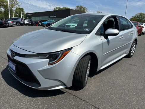 Used 2020 Toyota Corolla LE FWD image 5