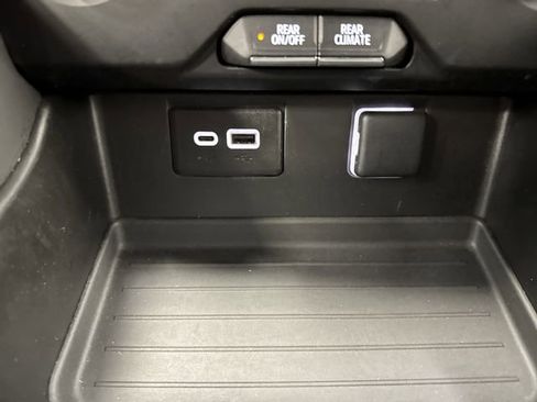 Used 2024 GMC Yukon XL SLE image 22