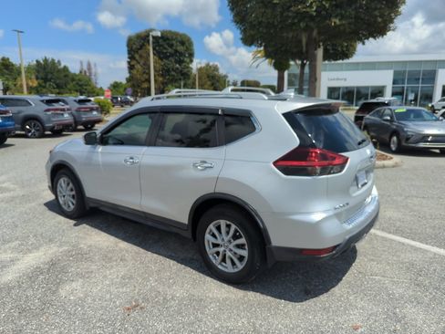 Used 2018 Nissan Rogue SV FWD image 9