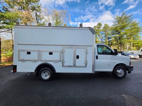 Used 2022 Chevrolet Express 3500 w/ Power Convenience Package RWD image 6