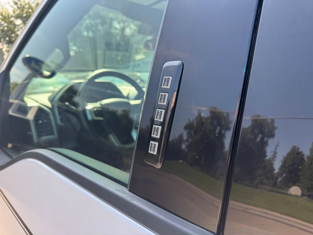 Used 2019 Ford F150 Lariat w/ Equipment Group 502A Luxury AWD/4WD image 19
