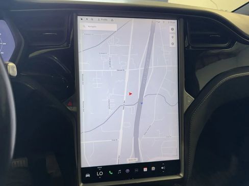 Used 2018 Tesla Model X 75D image 12