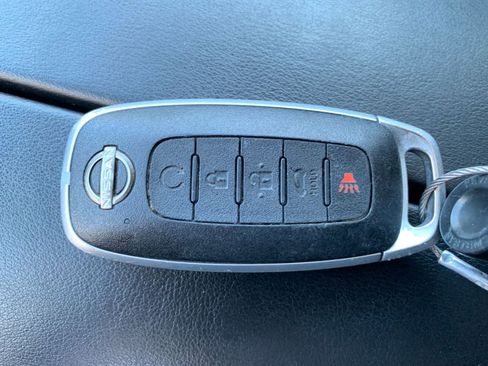 Used 2024 Nissan Rogue SV image 21