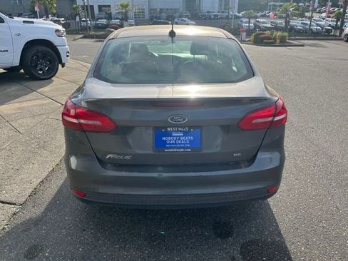 Used 2017 Ford Focus SE FWD image 5