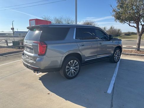 Used 2021 GMC Yukon Denali w/ Denali Premium Package image 3