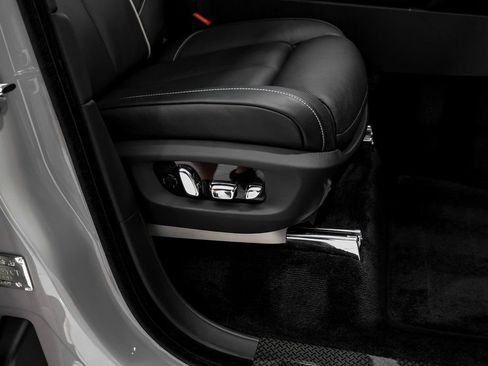 Used 2023 Rolls-Royce Cullinan Black Badge w/ Driver's Package image 39