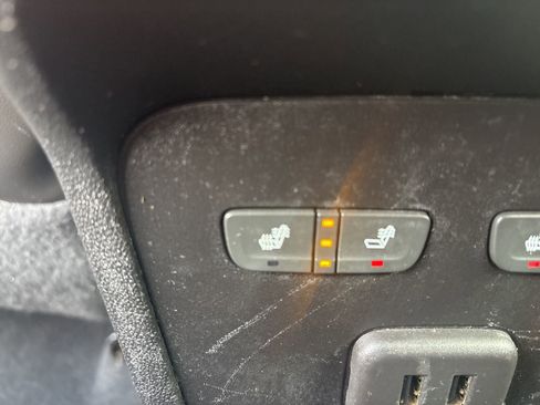 Used 2019 Chevrolet Equinox Premier image 15